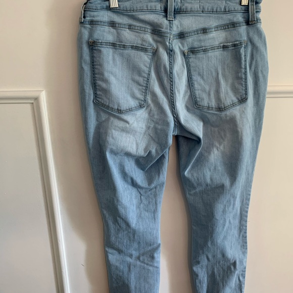 *SOLD* Universal Thread sz 10 midrise skinny jeans - Picture 3 of 3